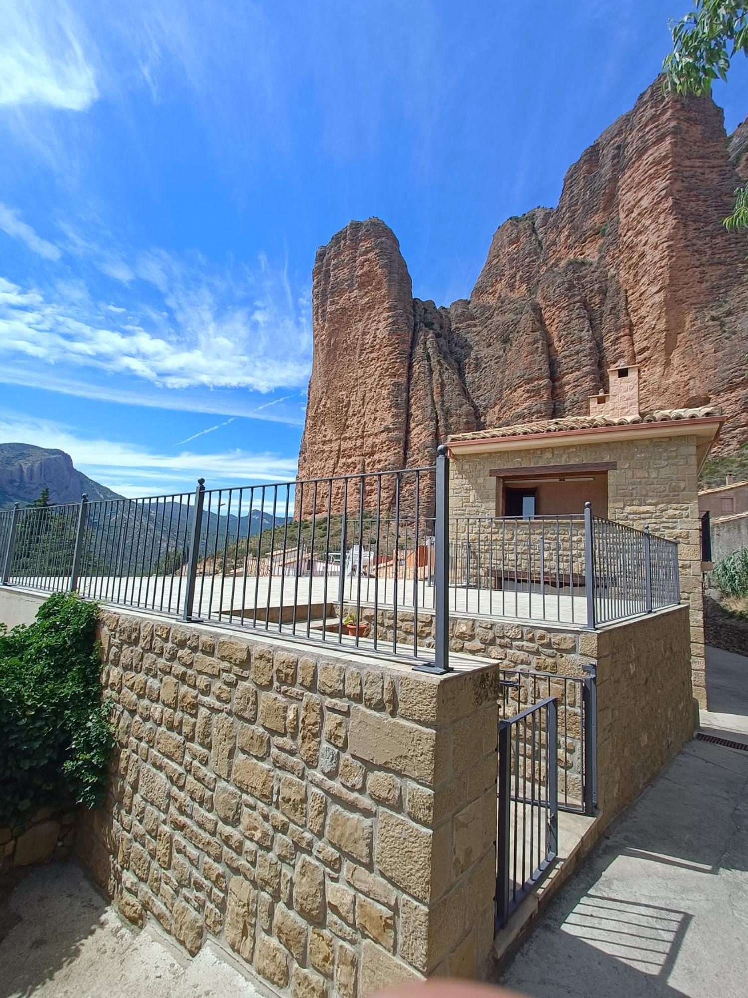 Estudio Cinco Personas Riglos Exterior foto